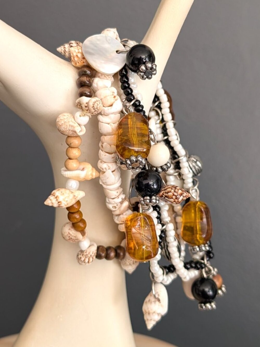 3 stretch shell bracelets - Picture 4 of 9